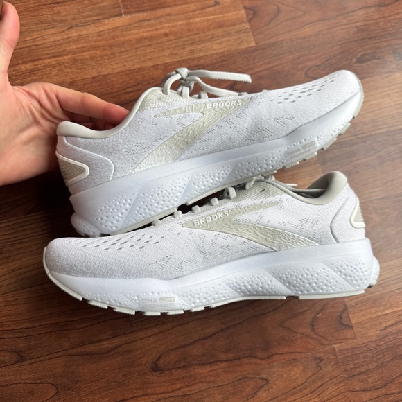 Brooks Ghost 16, 9.5 B Womens - Picture 3 of 7